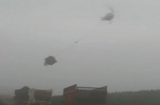 Video cận cảnh máy bay trực thăng hái cây thông Noel nhanh như chớp