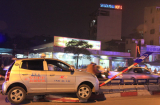 Hà Nội: Đâm vào dải phân cách, tài xế taxi nhập viện