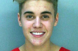 Justin Bieber bị đòi trục xuất, 'Kim Tan' hút hồn ở sân bay