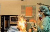 Dạ dày bệnh nhân nổ tung, bốc cháy khi đang phẫu thuật