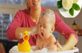 Những điều cần biết khi tắm nước lá cho trẻ