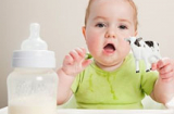 8 sai lầm khi pha sữa cho con