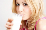 Uống sữa vào buổi tối có thực sự tốt?