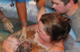 Sinh con dưới nước: Lợi hay hại?