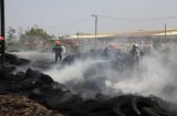 Đà Nẵng: Cháy lớn tại bãi chứa lốp ôtô cũ