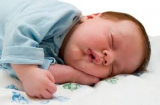 Trẻ mới tập đi dễ béo phì vì ngủ ít