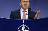 Ukraine dọa kiện Nga, NATO lo Nga 'ra đòn chớp nhoáng'
