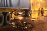 Nữ sinh viên chết thảm dưới bánh xe container