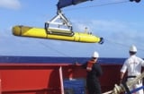 Phát hiện vệt dầu loang, Úc triển khai tàu ngầm tìm kiếm MH370