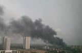Cháy lớn tại kho chứa công ty Diana, khói lửa ngút trời