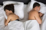 Cách nằm ngủ tiết lộ độ bền hôn nhân
