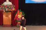 Clip nữ sinh nhảy sexy trong lễ tốt nghiệp gây tranh cãi