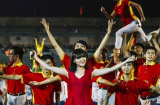 Văn Mai Hương nổi bần bật giữa hàng ngàn vận động viên