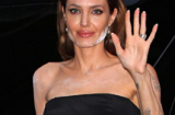Angelina Jolie dẫn đầu danh sách thảm họa thời trang