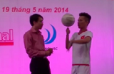 Vlogger Toàn Shinoda trổ tài chơi bóng nghệ thuật