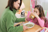 6 thực phẩm tuyệt đối không nên cho trẻ ăn khi bị sốt