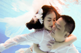 Ngắm bộ ảnh cưới dưới nước lãng mạn có một không hai của Kim Hiền