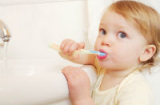 Sai lầm nghiêm trọng của mẹ khi cho trẻ đánh răng cần bỏ ngay