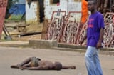 Đại dịch Ebola: Nhiều người bị bỏ mặc đến ch.ết ngoài đường