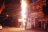Dân Hà Nội hoảng loạn vì cột điện bỗng dưng bốc cháy nửa đêm