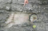 Những dấu chân khổng lồ bí ẩn ở Bình Dương