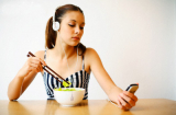 4 thói quen phổ biến trước bữa tối cực nguy hại sức khỏe