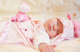 Trẻ sơ sinh nên nằm ngủ thế nào mới tốt?