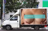 Hơn 500 vụ tai nạn một ngày chỉ vì.... quảng cáo ngực phụ nữ