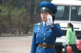 Cận cảnh nhan sắc nữ cảnh sát giao thông ở Triều Tiên