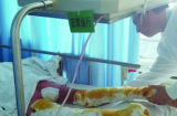 Dùng xăng chữa bệnh, bé gái 12 tuổi bị bỏng nặng