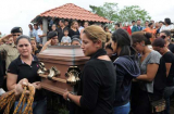 Đẫm nước mắt đám tang chị em Hoa hậu Honduras bị bắn chết
