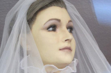 Kỳ bí “xác ướp” ma-nơ-canh xinh đẹp mặc váy cưới suốt 82 năm
