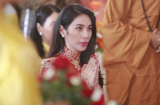 Thủy Tiên mắt rân rấn nước khi làm lễ cưới tại chùa