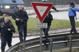 Thảm sát ở Paris: Đang xảy ra đấu súng, bắt cóc con tin