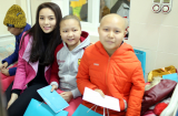 Hoa hậu Kỳ Duyên trao quà tết cho trẻ em ung thư