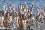 Đỏ mặt với lễ hội tắm khỏa thân ở Australia dịp đầu năm