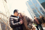 Hương Giang Idol ngọt ngào hôn bạn trai ở Hàn Quốc