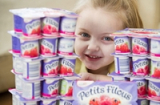 Kỳ lạ bé gái 4 năm chỉ ăn 30 hộp sữa chua mỗi ngày để sống
