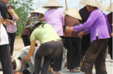 Vụ tai nạn tại Hà Nội: Con trẻ gào khóc bên quan tài bố mẹ