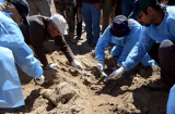 Kinh hoàng ​phát hiện hố chôn tập thể 1.700 người