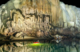 Cận cảnh hang động đẹp tựa 'tiên cảnh' ở Lào