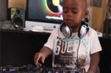 Cậu bé DJ 2 tuổi trở thành hiện tượng âm nhạc quốc gia