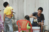 Rùng mình cảnh chế nước “giải khát” mất vệ sinh ở Sài Thành
