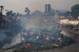 Rớt nước mắt lễ hỏa táng tập thể các nạn nhân vụ động đất ở Nepal