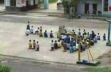 Bức xúc 30 học sinh bị hiệu trưởng bắt quỳ giữa trưa nắng gắt