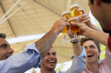 Sai lầm 'chết người' phổ biến khi uống bia cần bỏ ngay