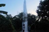 Kỳ lạ giếng khoan phun nước cao 20 mét như vòi rồng ở công viên