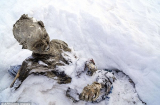 Bí ẩn xác ướp “tắm mình” trong sông băng trên núi