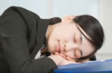 Mẹo đơn giản nhất để xua tan cơn buồn ngủ tại văn phòng