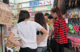 Mỹ phẩm 'rởm' bày bán la liệt tại chợ sinh viên